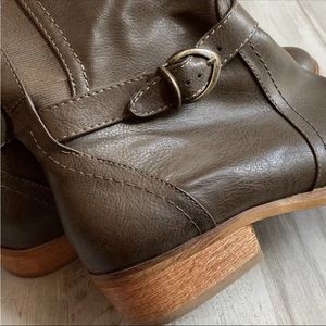 Women’s Boots Size 8.5